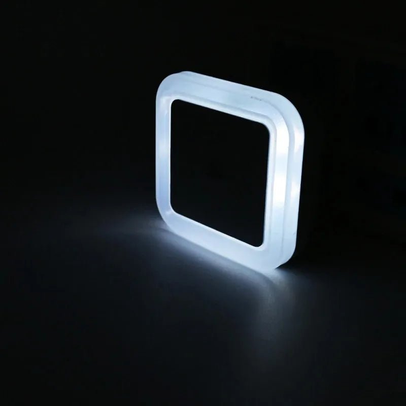 Luminária Noturna de Tomada Tipo LED Automática