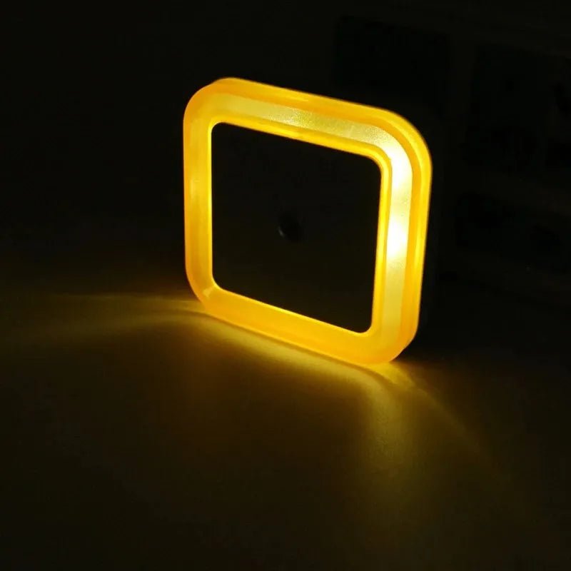 Luminária Noturna de Tomada Tipo LED Automática